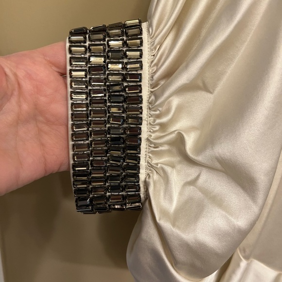 Hale Bob M Silk & beaded off white holidays blouse. Worn 1 time, Good condition - Picture 5 of 7